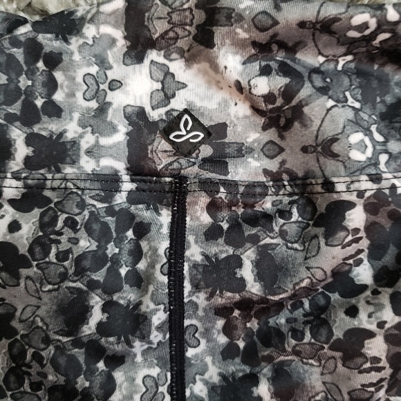 PrAna Hydrobloom Capri Leggings Size Medium - Picture 6 of 7